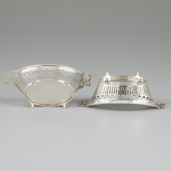 2-delige set bonbonmandjes zilver.