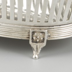 2-delige set bonbonmandjes zilver.