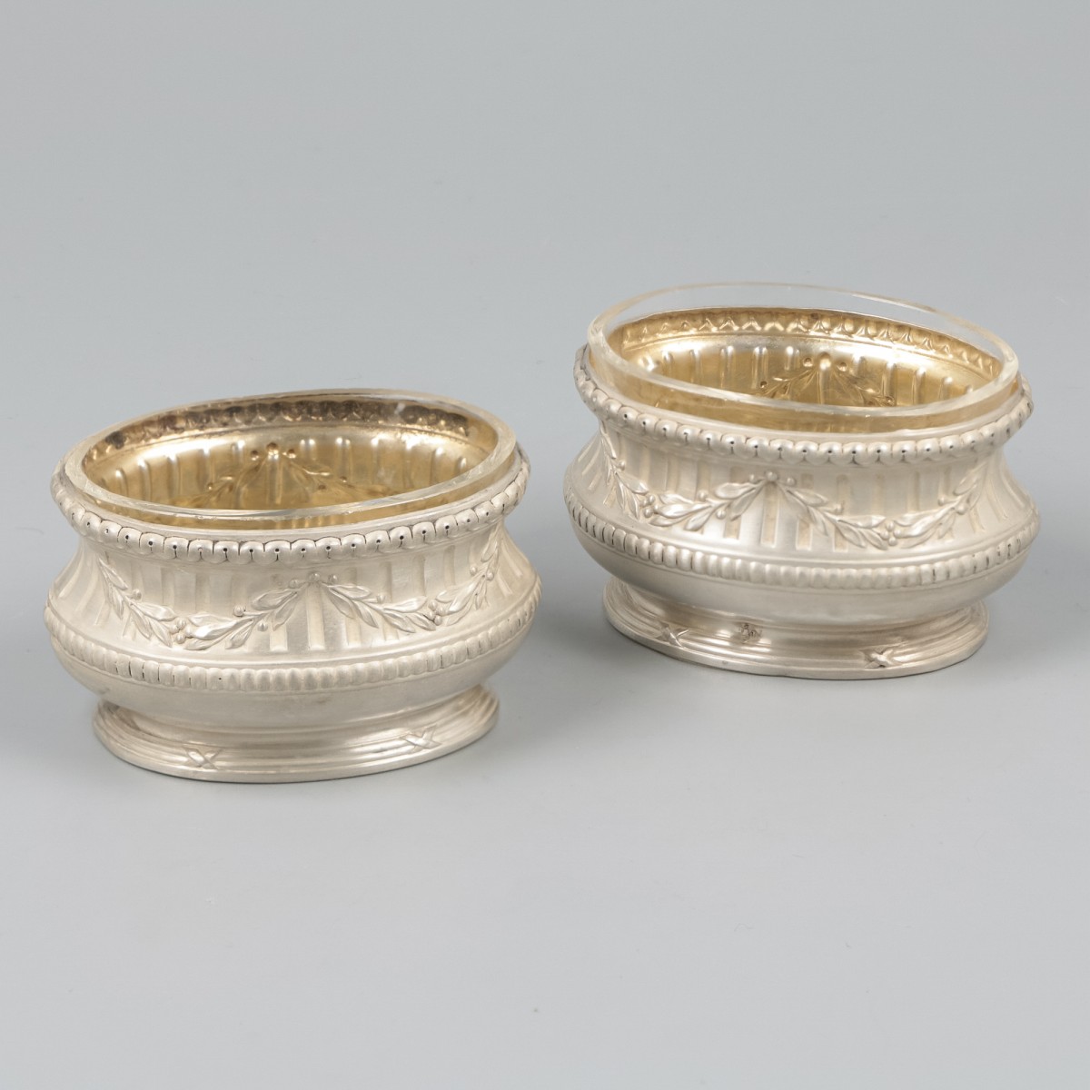 2-delige set zoutkelders (Paul Devaux, Parijs ca. 1905) zilver.