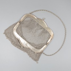 Beugeltas zilver.