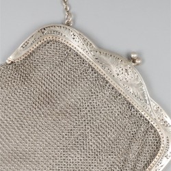 Beugeltas zilver.