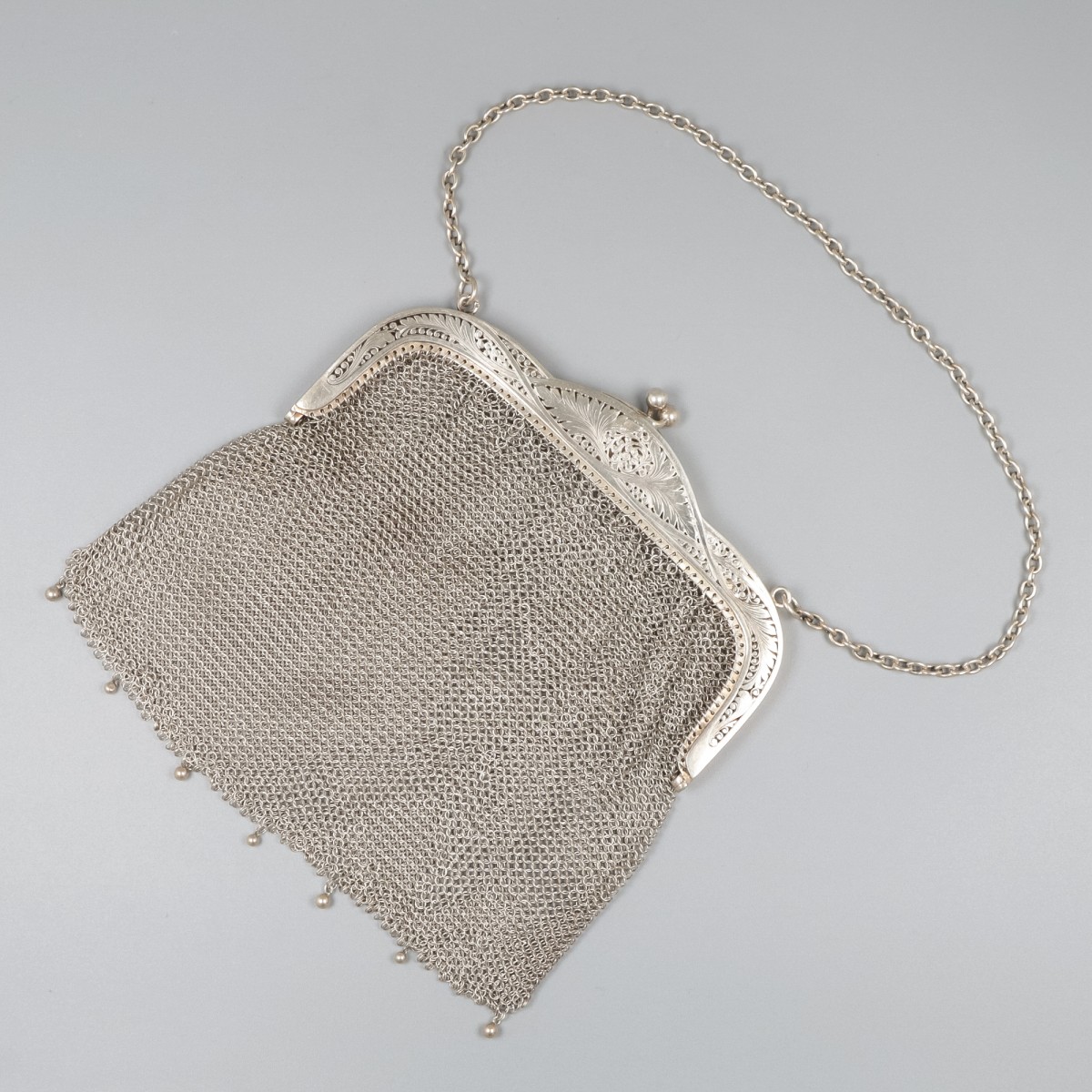 Beugeltas zilver.