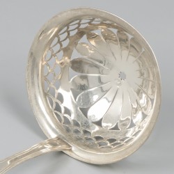 Suikerstrooilepel, Pieter Bouscholten, 's-Gravenhage 1830, zilver.