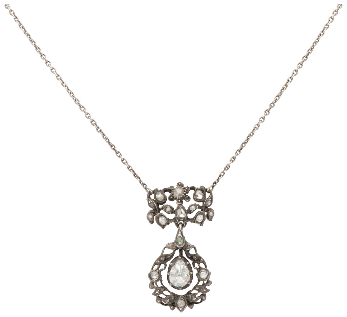 Zilveren hanger aan collier met roos geslepen diamant.