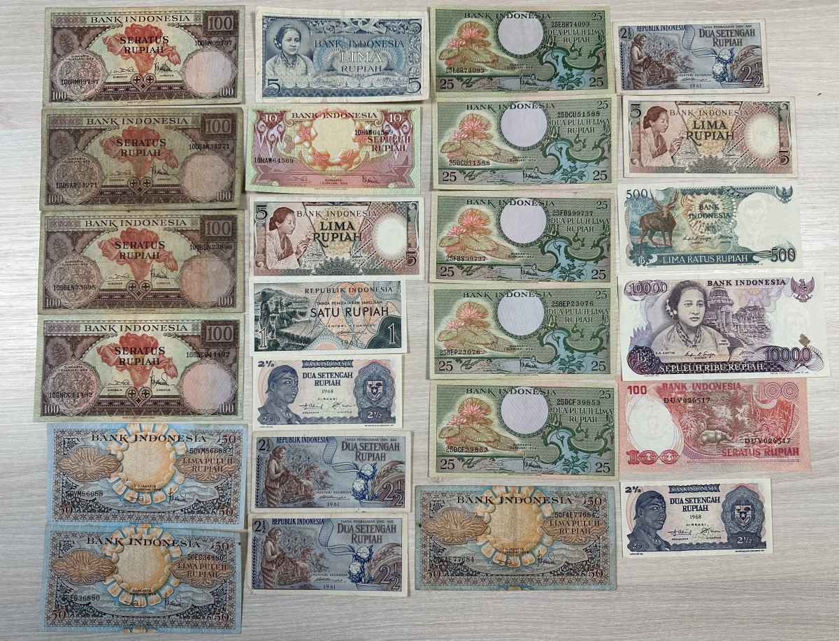 Lot 25 banknotes. - Fine – Extremely fine.