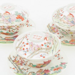 Een set van (3) eierschaal porseleinen dekselkommen gemerkt: Hirado Zo Mikawashi, Japan, 19e eeuw.