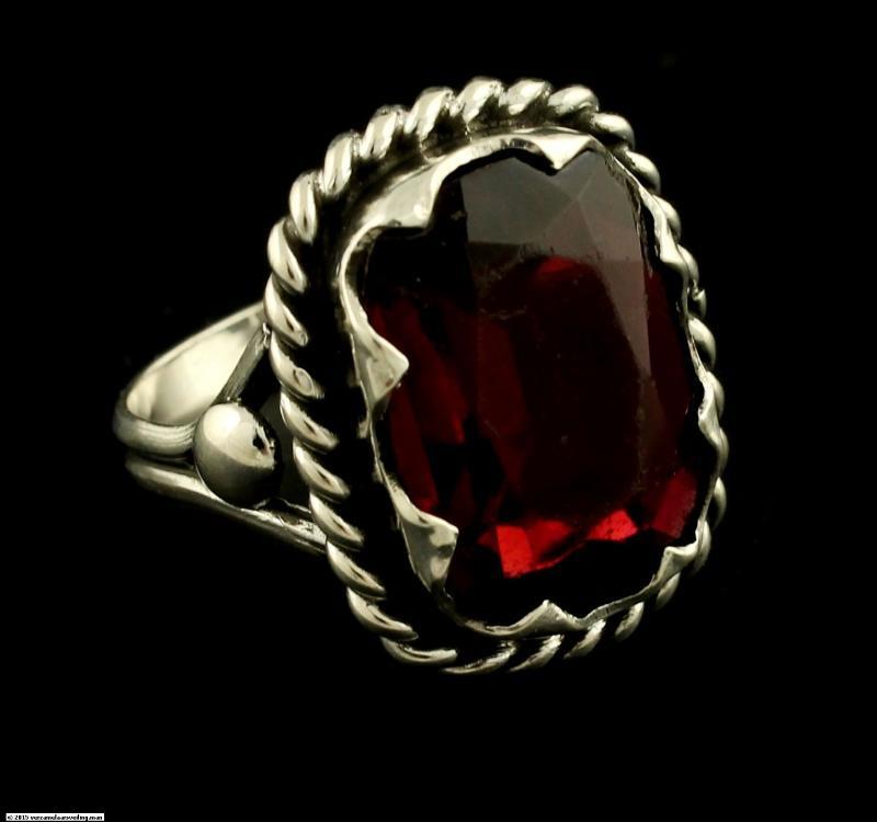 Zilveren Vintage Ring Met Rode Siersteen