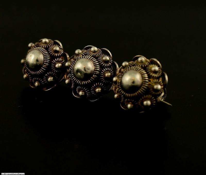 Zilveren Broche Met 3 Zeeuwse Knopen