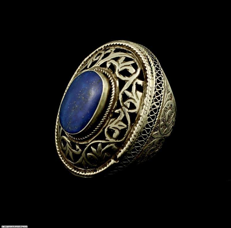 Zilveren ring, bezet met Lazuursteen