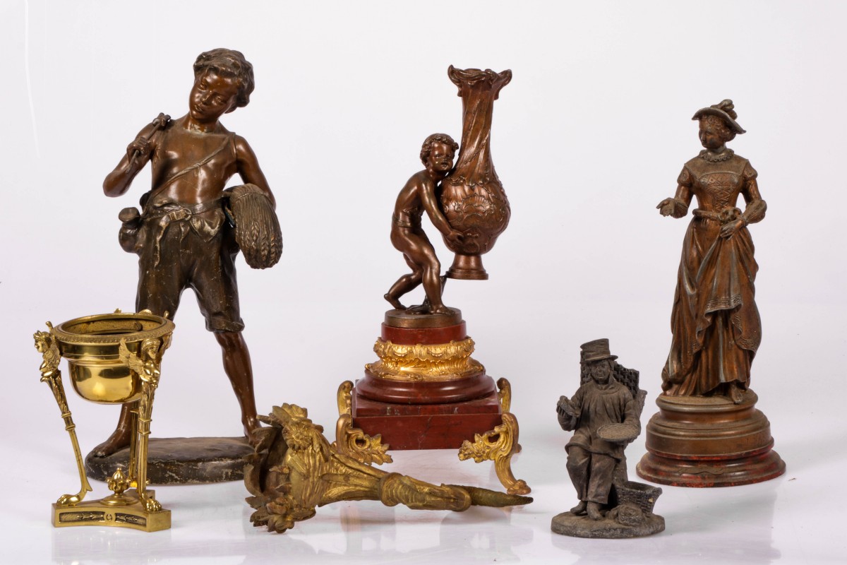 Een lot diverse ZAMAK en bronzen sculpturen (6x), Frankrijk, 19e en 20e eeuw.