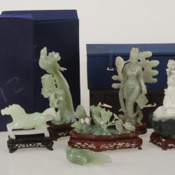 Een lot diverse sculpturen in jade. China, 2e helft 20e eeuw.