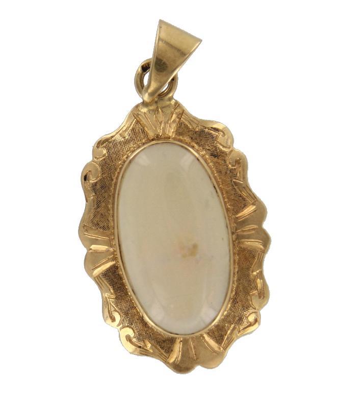 Geelgouden hanger bezet met opaal, 14 karaat