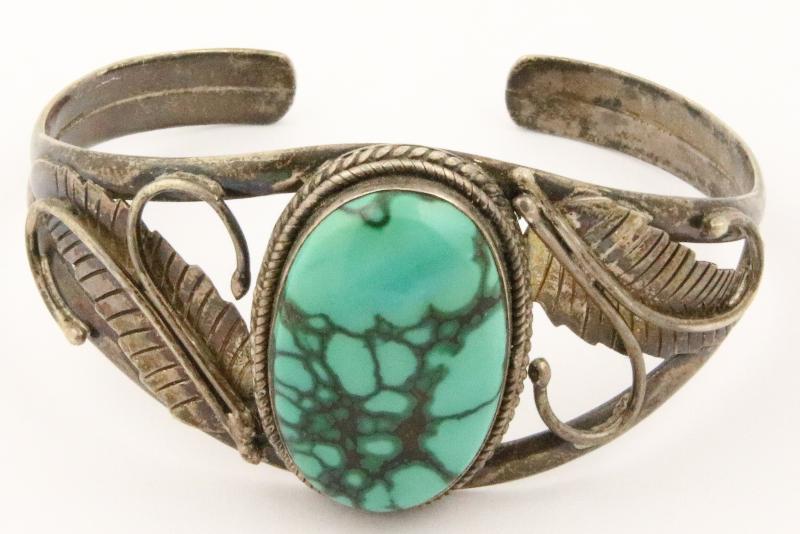 Zilveren vintage bangle armband bezet met vermoedelijk chrysopraas