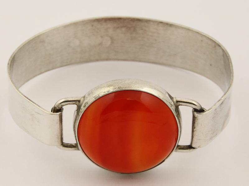Zilveren armband bezet met carneool