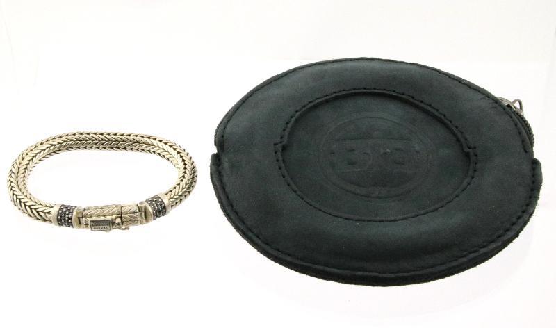 Zilveren Buddha To Buddha armband bezet met zwarte zirkonia's inclusief leren etui