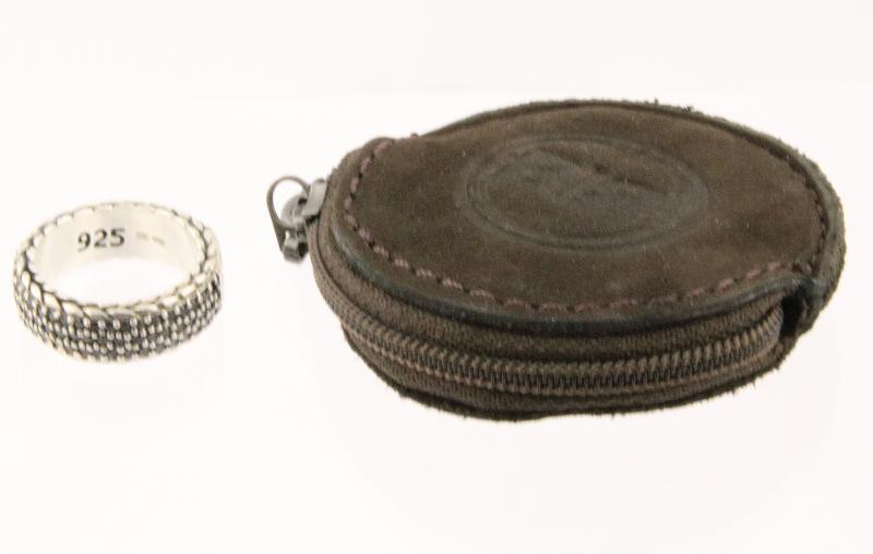 Zilveren Buddha To Buddha ring bezet met zwarte zirkonia's inclusief leren etui