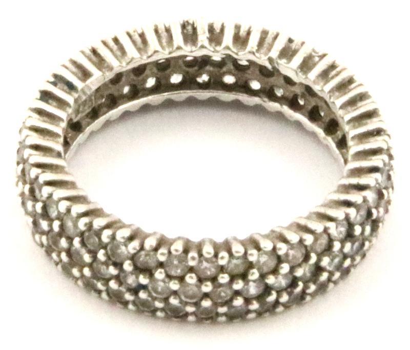Zilveren ring bezet met zirkonia's