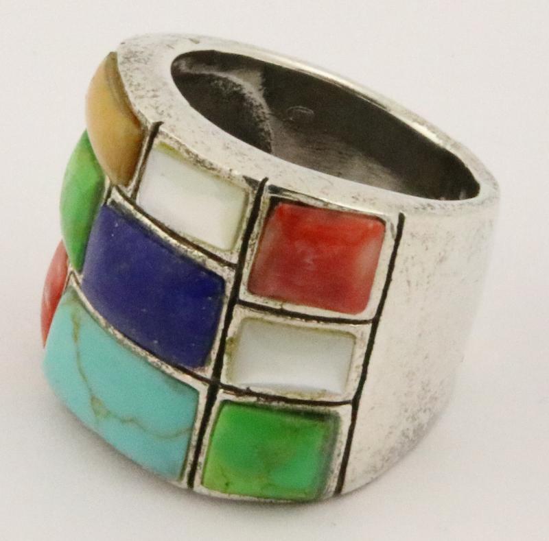 Zilveren ring bezet met o.a. turkoois en lapis lazuli
