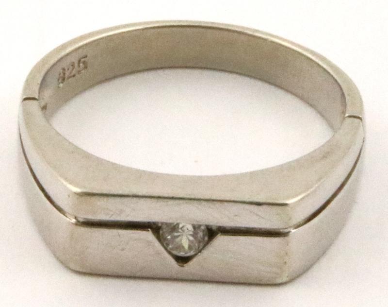 Zilveren ring bezet met zirkonia