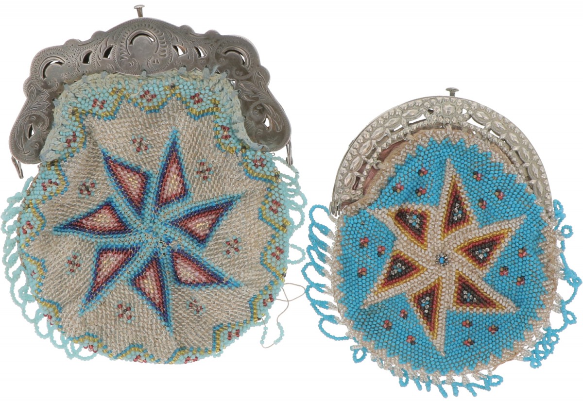 (2) Delig lot beugeltasjes zilver.