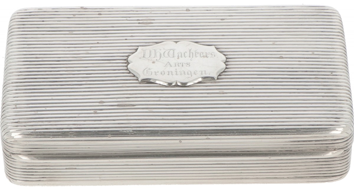 Tabaksdoos zilver.