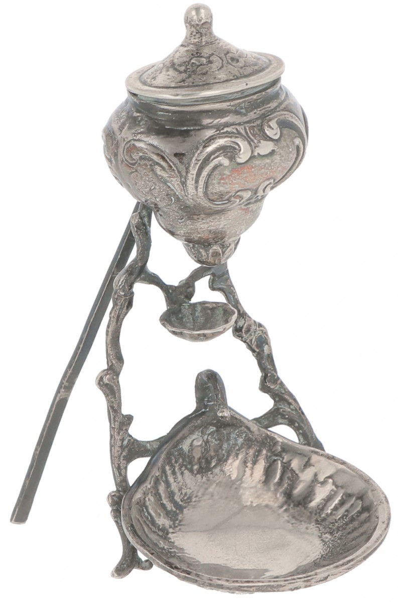 Wandfontein op standaard zilver.