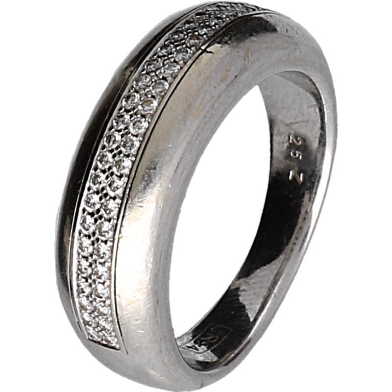 Witgouden ring bezet met 21 briljant geslepen diamanten en 3 witte saffieren, 14 karaat