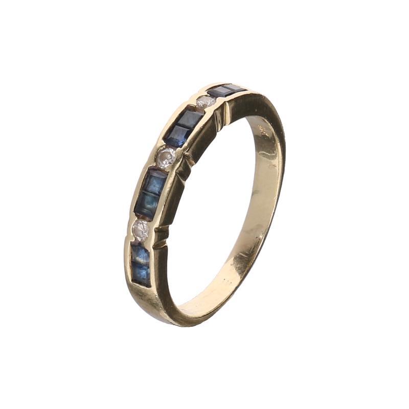 Geelgouden ring bezet met 3 briljant geslepen diamanten en 8 saffieren, 14 karaat.