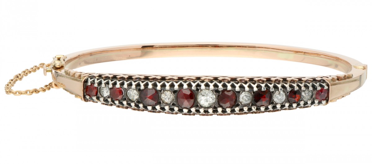 Rosegouden bangle armband bezet met ca. 0.50 ct. diamant en granaat - 14 kt.