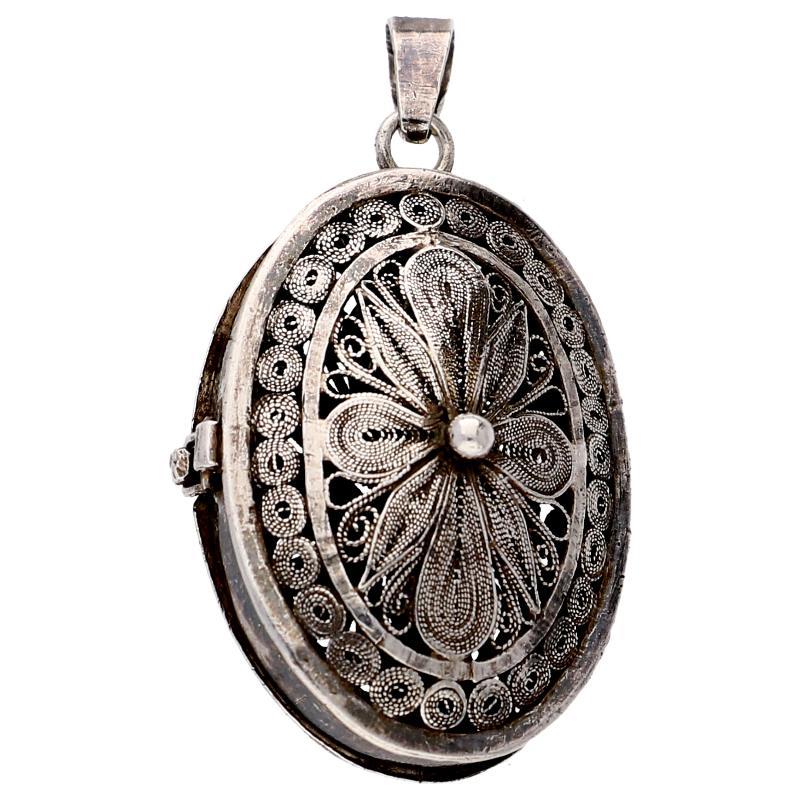 Zilveren vintage bloemvormige medallion, filigraine bewerkt 