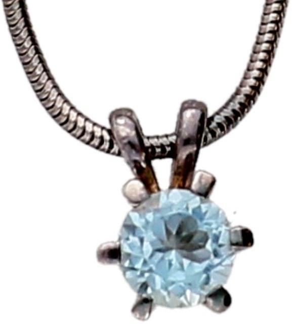 Zilveren ketting met hanger bezet met een briljant geslepen licht blauwe Topaas