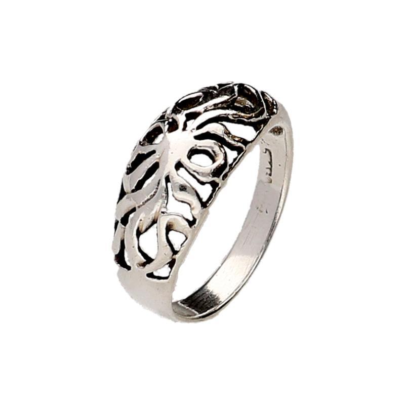Zilveren ring bewerkt met bloemen 