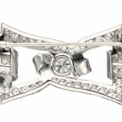 Platina strikvormige broche, met ca. 1.95 ct. diamant - Pt. 900.