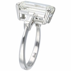 Witgouden Louis Reichman shoulder ring bezet met ca. 4.56 ct. diamant - 18 kt.