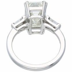 Witgouden Louis Reichman shoulder ring bezet met ca. 4.56 ct. diamant - 18 kt.