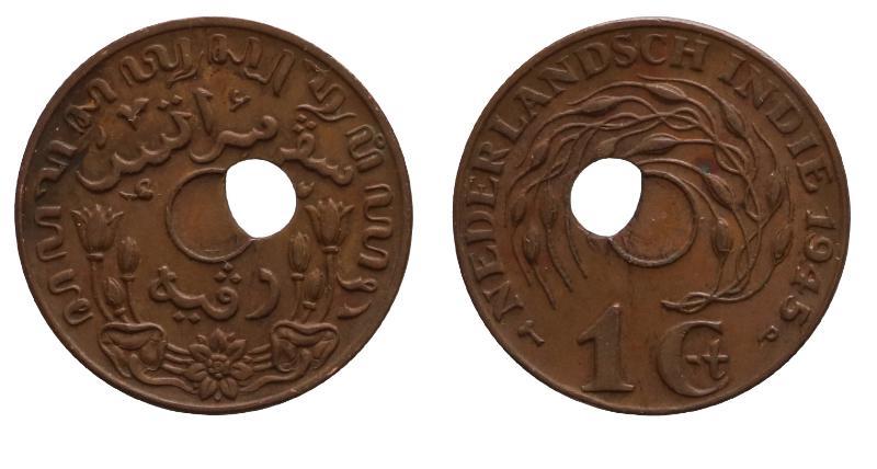 Nederlands-Indië. Cent 1945 met excentrisch gat.