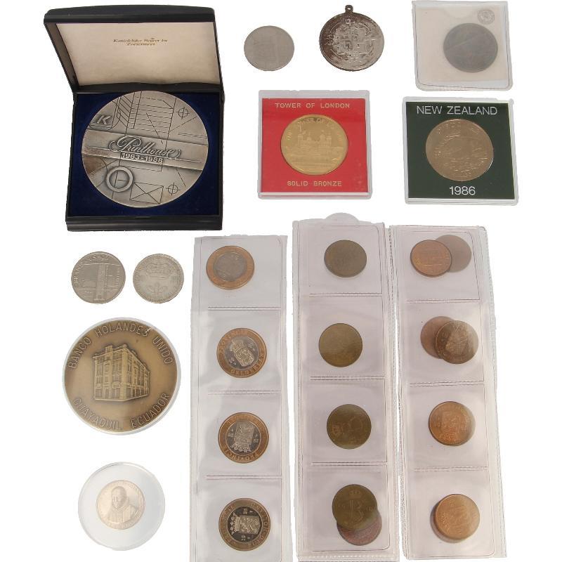 Lot (27) Penningen Nederland modern.