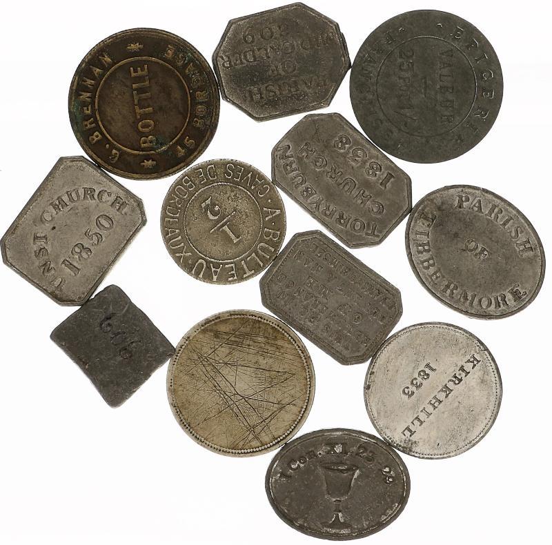 Lot (12) Diverse tokens.