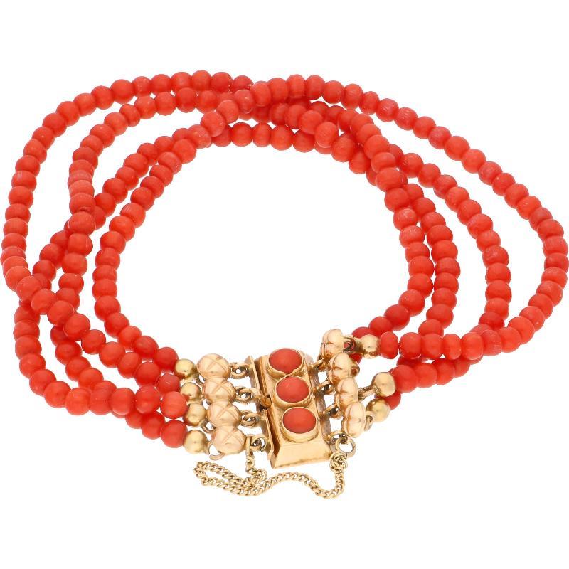 4 streng bloedkoralen armband bezet met gouden slot, 14 karaat.