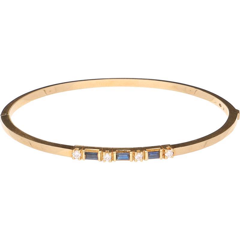 Geelgouden slavenarmband bezet met 4 briljant geslepen diamanten en 3 saffieren, 14 karaat.