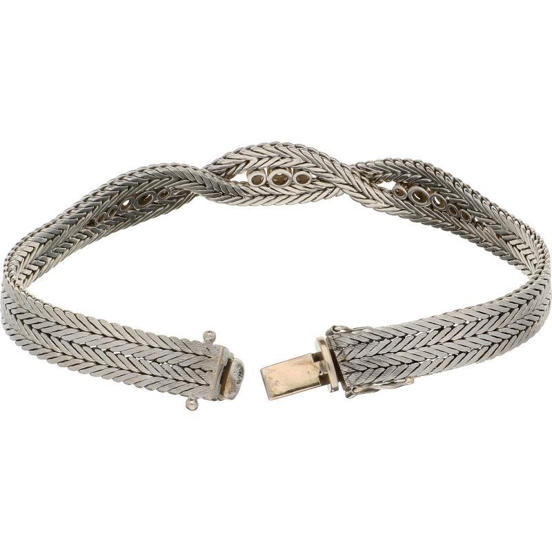Witgouden armband met dubbele vossenstaart schakel, bezet met 13 briljant geslepen diamanten, 14 karaat.