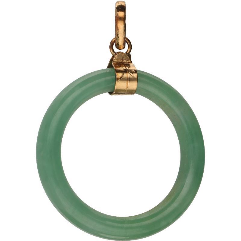 Geelgouden hanger met ring van jade, 14 karaat.