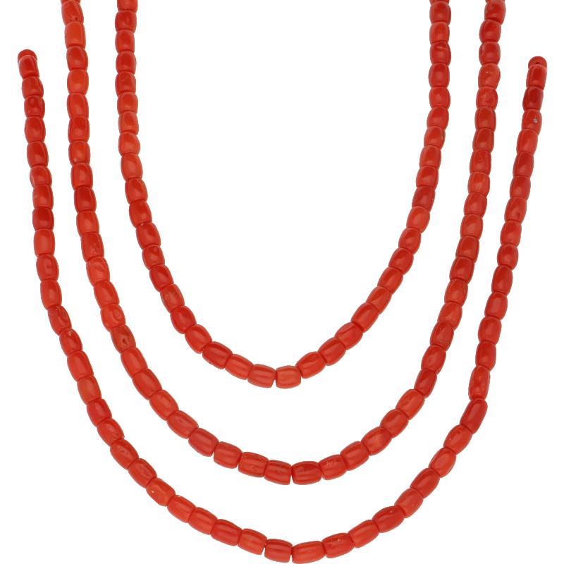 3 rijig bloedkoralen collier, 14 karaat.