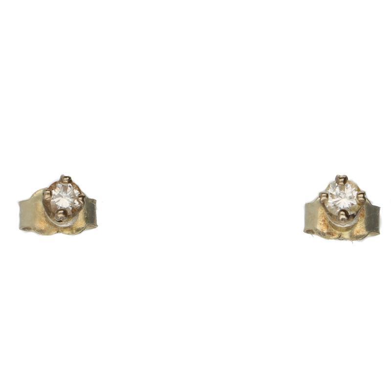 Geelgouden solitair oorstekers ieder bezet met een briljant geslepen diamant, 14 karaat.