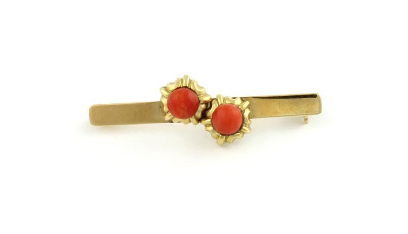 Geelgouden broche bezet met bloedkoralen, 14 karaat.                                                                                                                                                                                                           