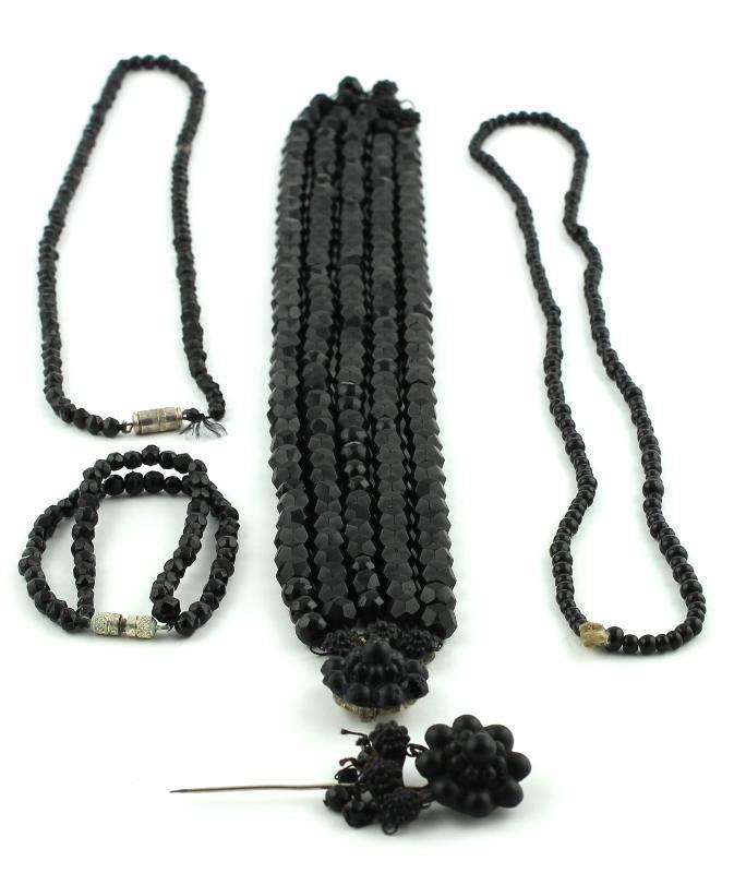 Lot: Rouwkralen                                                                                                                                                                                                                                                