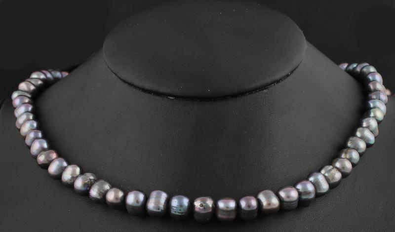 Collier bezet met parels                                                                                                                                                                                                                                       