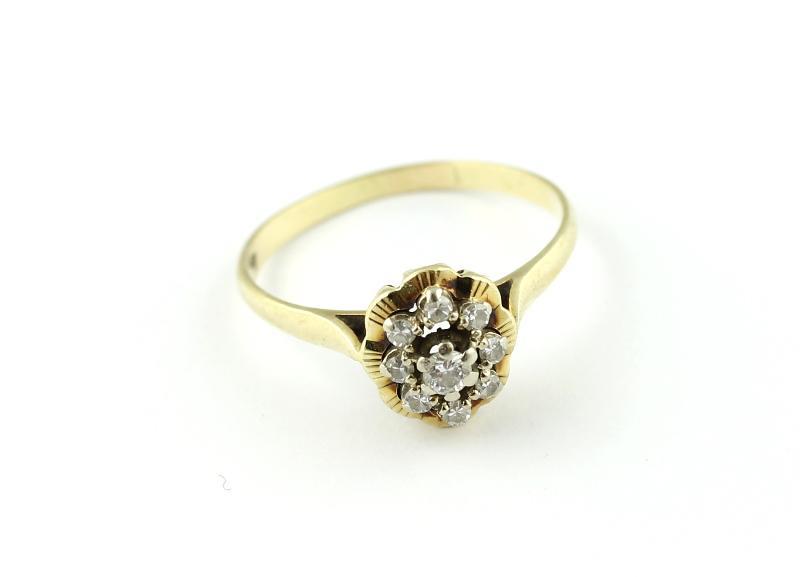 Geelgouden ring bezet met briljant geslepen diamanten, 14 karaat                                                                                                                                                                                               