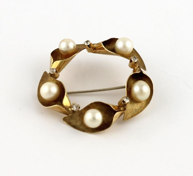 Geelgouden broche bezet met parels, 14 karaat                                                                                                                                                                                                                  