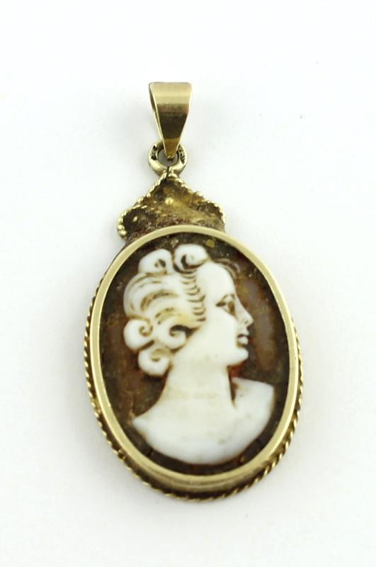 Geelgouden hanger bezet met Camee, 14 karaat                                                                                                                                                                                                                   